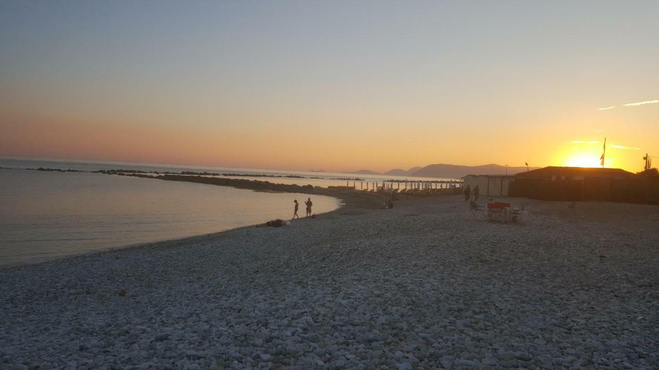 Sogno Vacanze Apartment Massa  Bagian luar foto